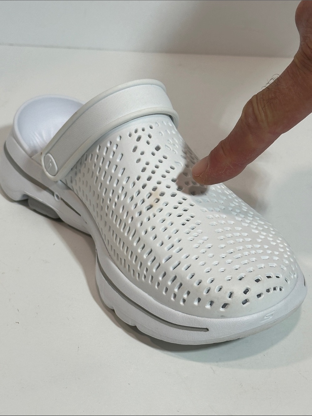 Skechers Cali Gear UltraGo White Perforated Slip-On Clogs with Heel Strap - Picture 8 of 8